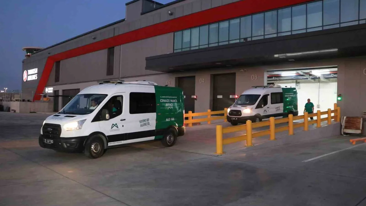 Mersin'e getirilen feribot kurbanlarının cenazeleri teslim alındı