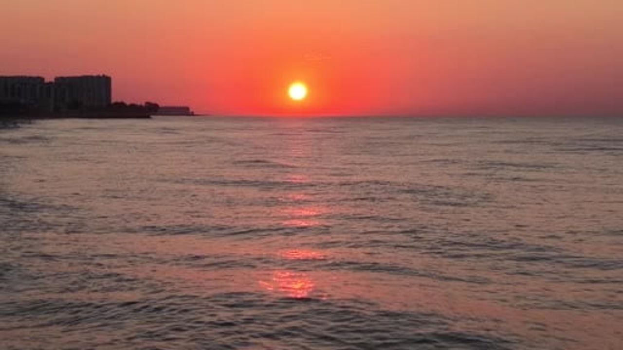 Mersin'de bunaltan nem: deniz kıyıları 30 dereceyi geçti