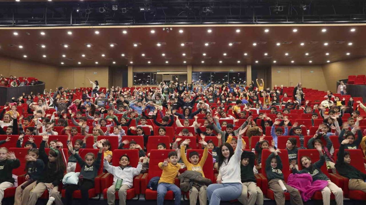 Mersin şehir tiyatrosu 25. sezonu 45 bini aşkın seyirciyle tamamladı