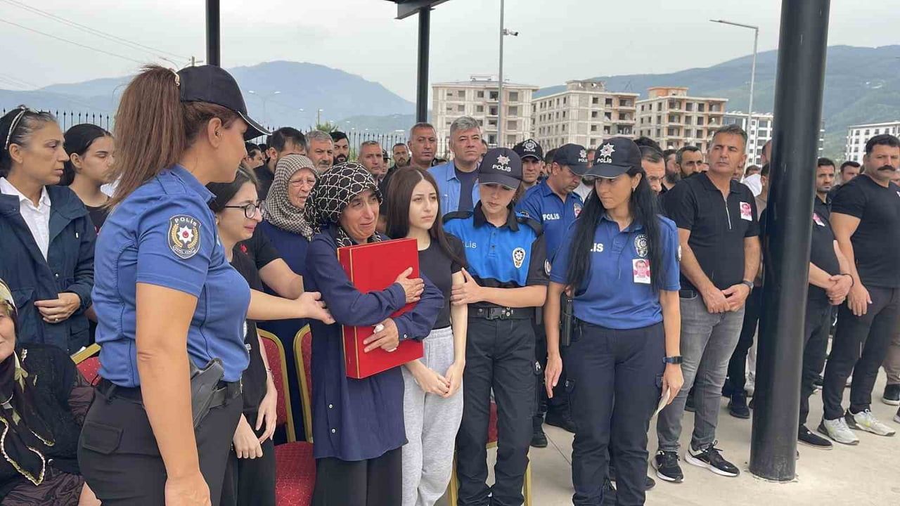 Mesai arkadaşlarının omuzladığı polis memuru Şemsettin Kalkan için tören düzenlendi