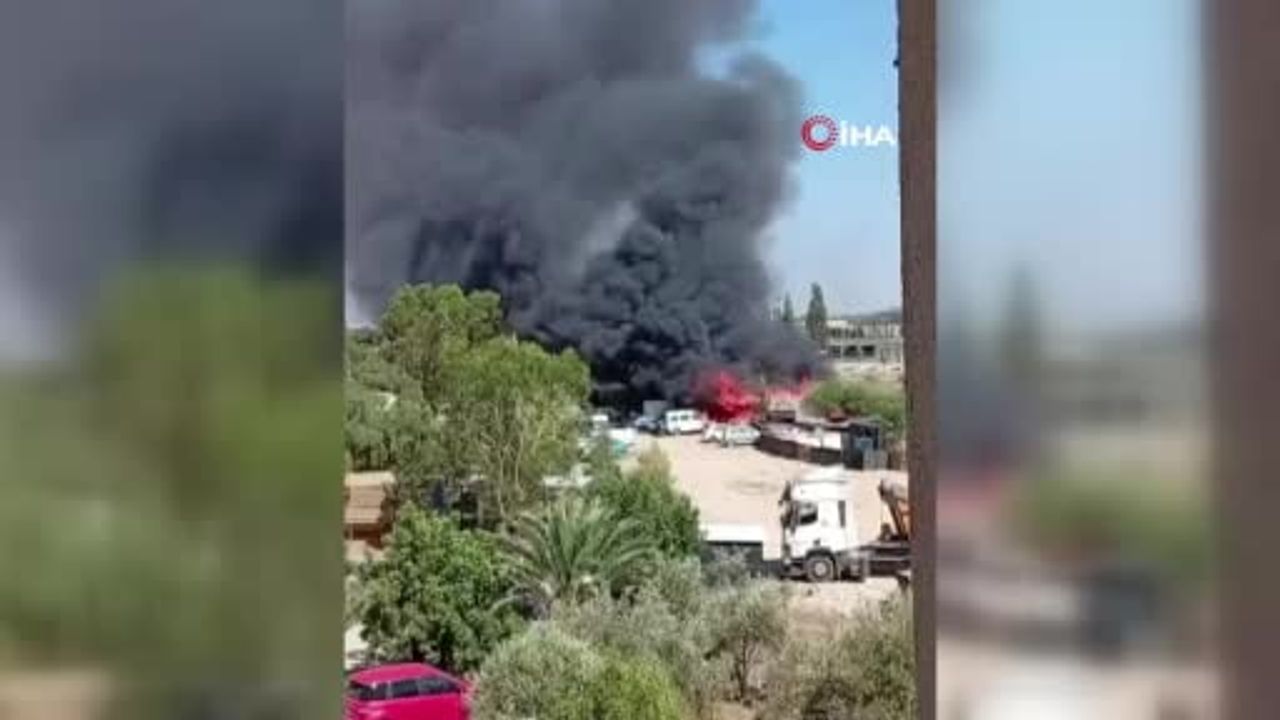 Metehan'da alevler aracın dışına taşarak kümese ulaştı, hayvanlar telef oldu