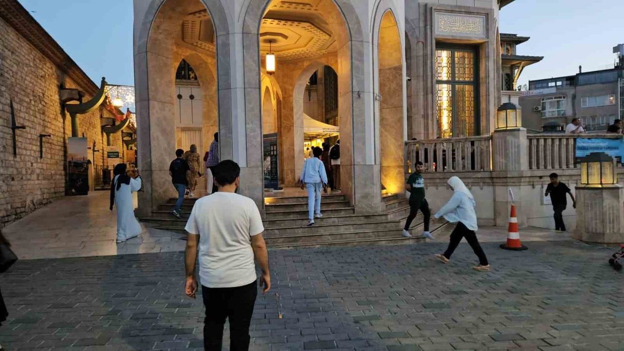 Mevlid kandili: Taksim Camii'nde dualar ve Kur'an tilaveti