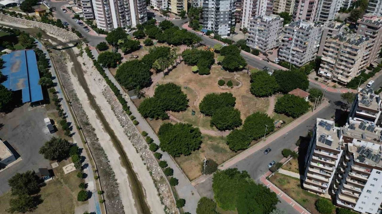Mezitli’de iki park yenilenerek mahallelerin yeni buluşma noktası oluyor