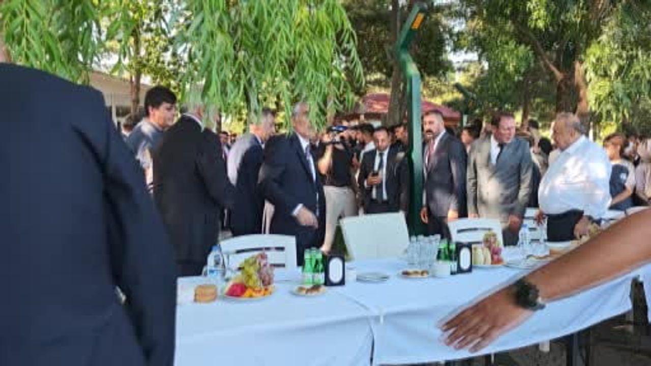MHP lideri bahçeli ahlat'ta tarih ve halkla iç içe
