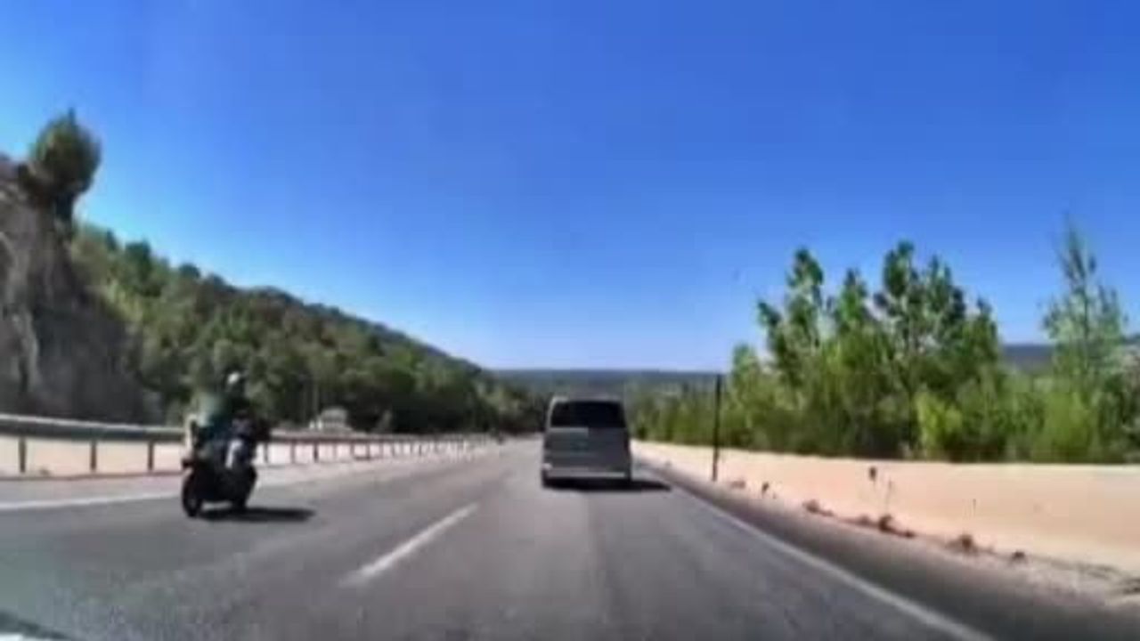 Milas'ta beş aracın karıştığı zincirleme kaza güvenlik kamerasında