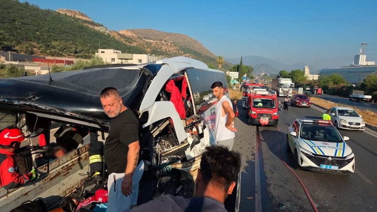 Milas'ta otobüs ve tır çarpışmasında can kaybı 4'e yükseldi