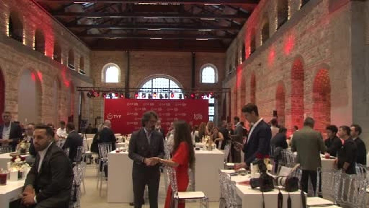Milli takımlar gala gecesi voleybol camiası Avrupa Şampiyonası öncesi bir araya geldi