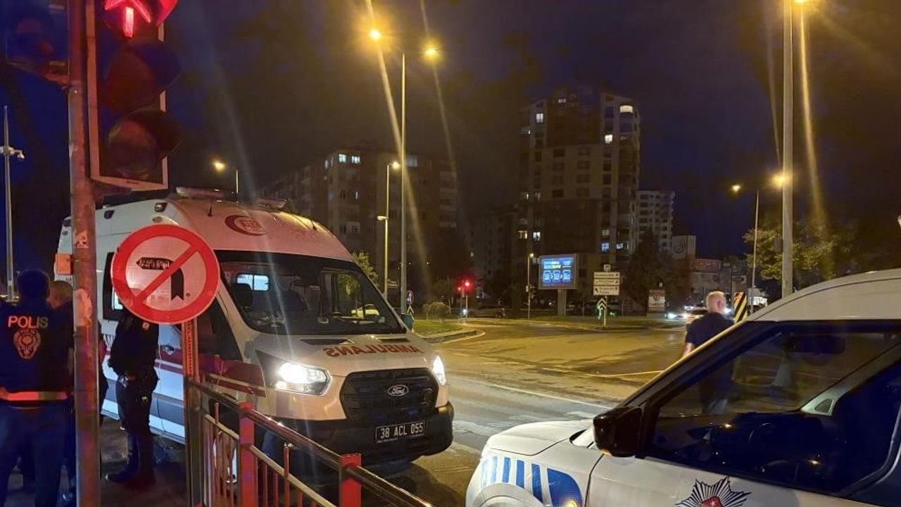 Mimarsinan durağındaki tartışma tramvayı sığınak yaptı: 16 yaşındaki genç üç yerinden yaralandı