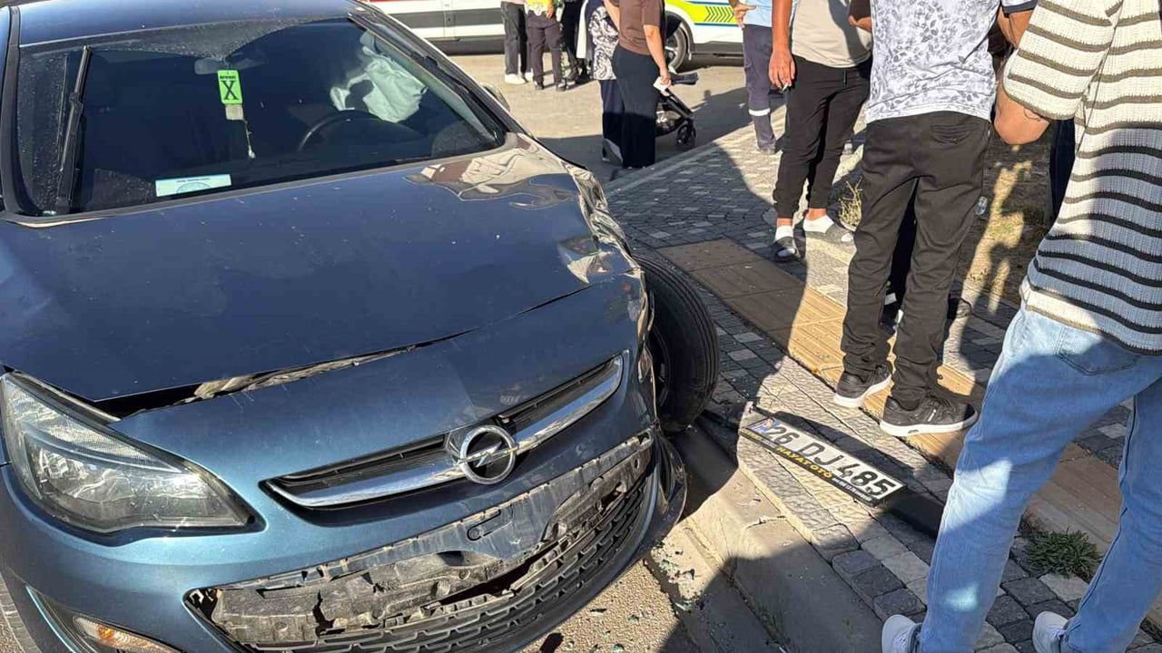 Minibüs bir evin bahçesine uçtu: 8 kişi yaralandı