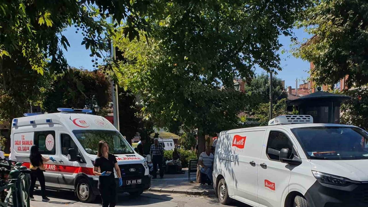 Minibüsün hatalı parkı Eskişehir'de ambulansın müdahalesini geciktirdi