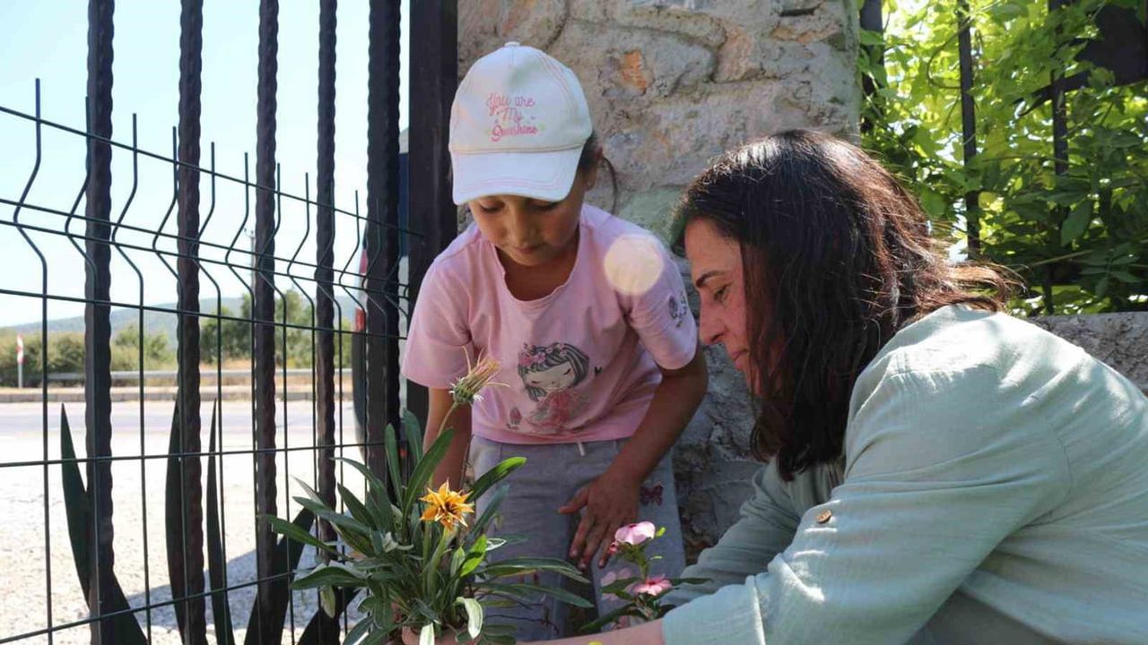 Minik çiftçiler toprakla tanışıyor: Muğla'da tarım akademisiyle üretime erken adım