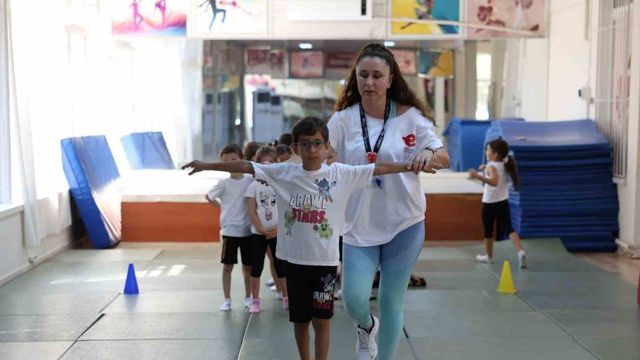 Minik Efeler jimnastikle esneklik ve özgüven kazanıyor