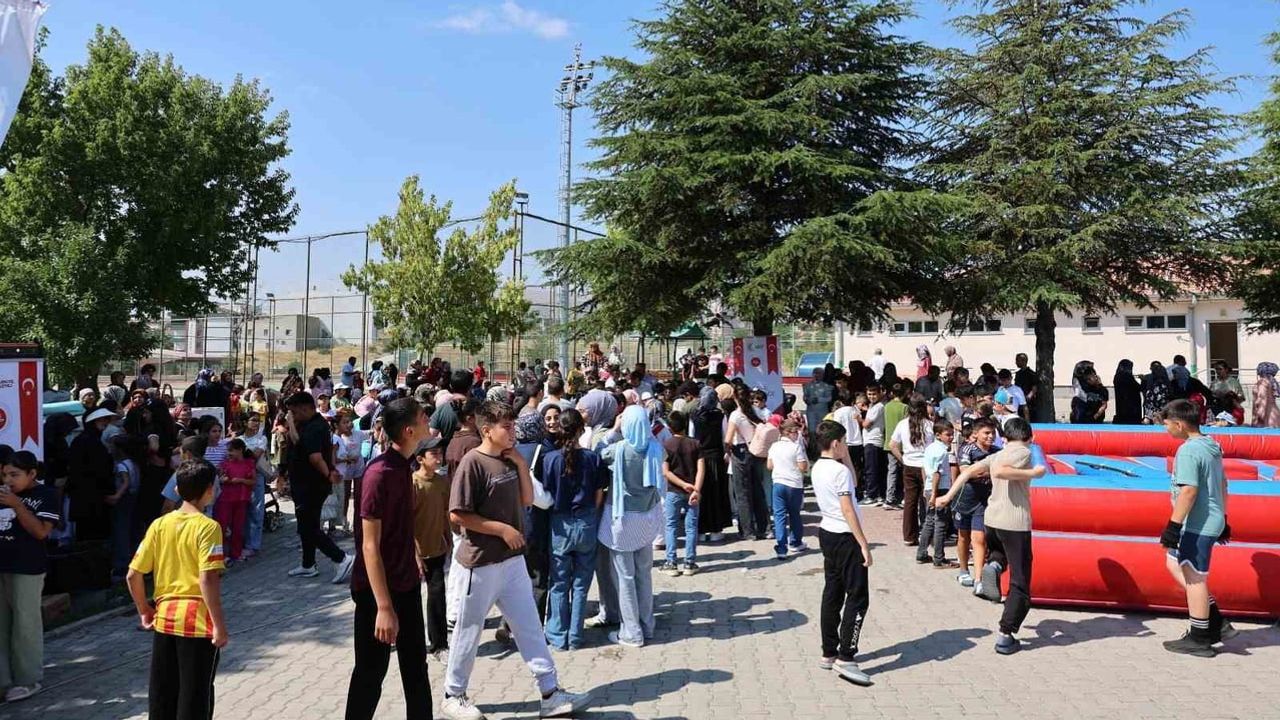 Minikler Kayseri'de Kur’an öğrenimi ve oyunla yazı tamamladı