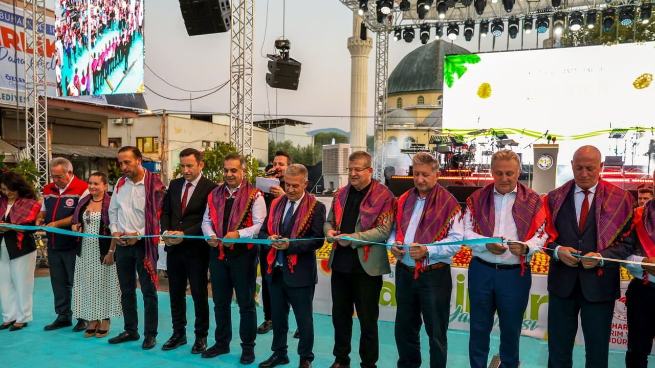 Mobil tanıtım aracı Buharkent'te Nazilli pidelerini ikram etti