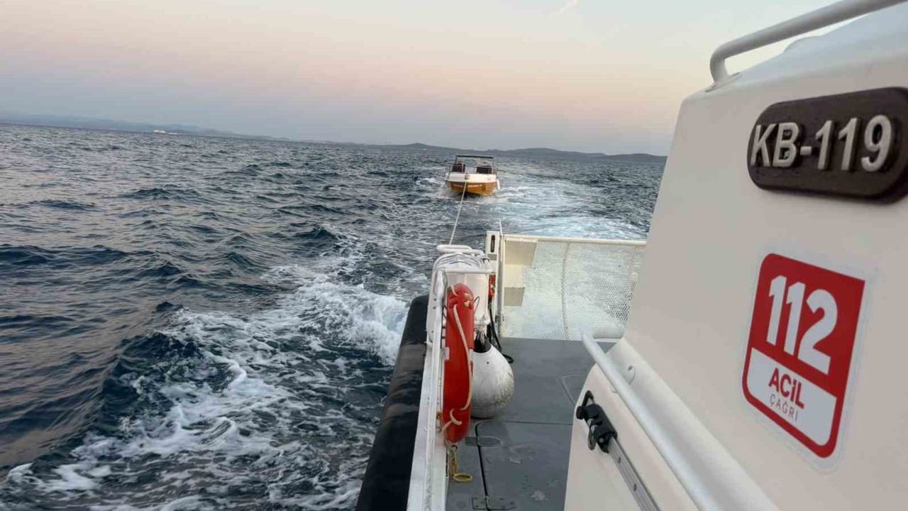 Motor arızası Çanakkale Boğazı'nda 7 kişiyi sürükledi, sahil güvenliği müdahale etti