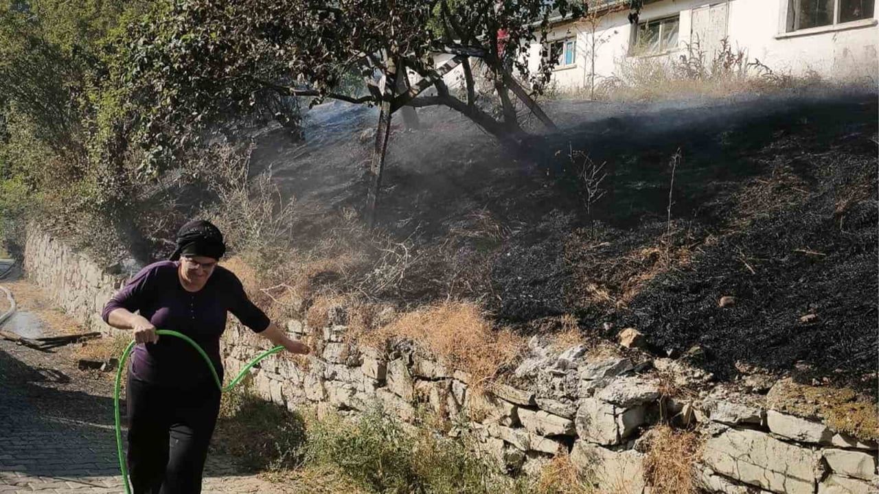 Mudurnu'da ot yangını kümesleri tehdit etmeden söndürüldü