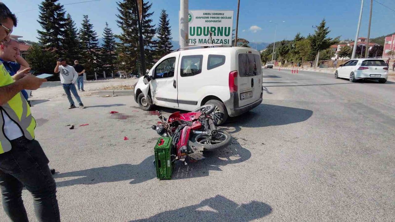 Mudurnu kavşağında çarpışma: motosiklet sürücüsü ağır yaralandı