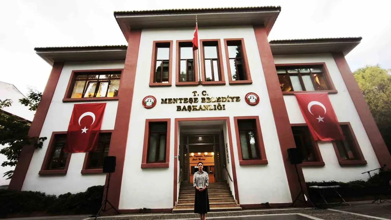 Muğla'da yüzyılı aşkın belediye binasının mülkiyeti vakıf iddiasıyla gündemde