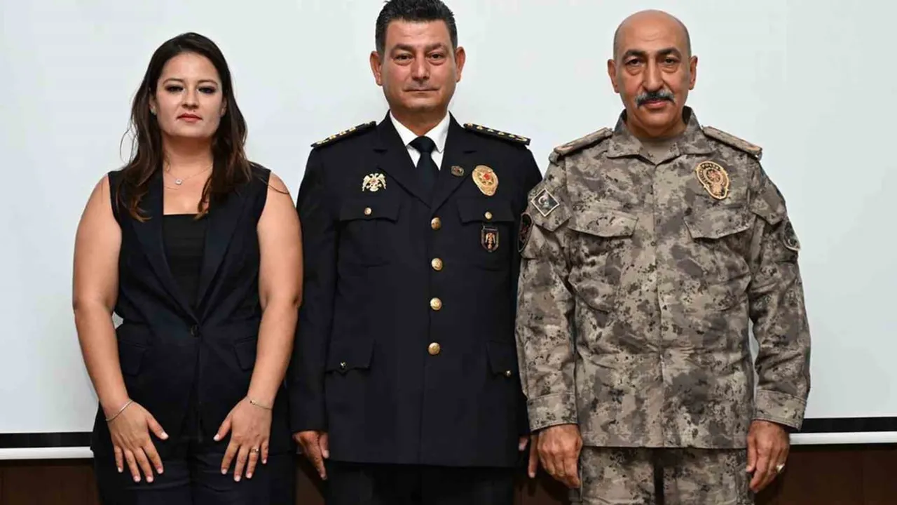 Muğla emniyetinde yeni rütbeler törenle teslim edildi