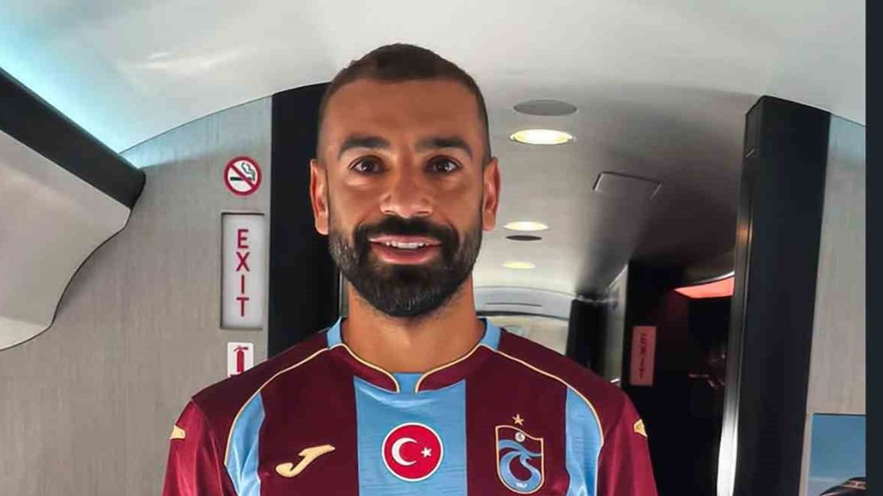 Muhammed Salah özel uçakla İstanbul'a geldi ve 61 numaralı Trabzonspor formasını giydi