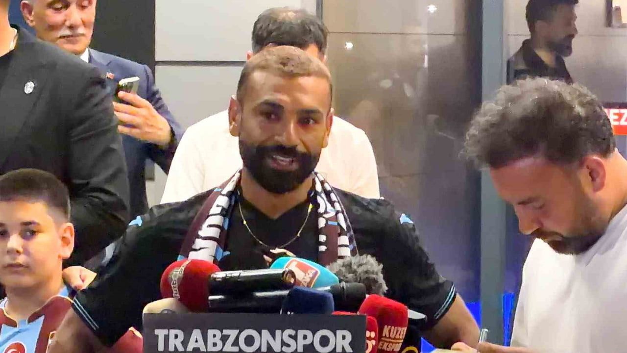 Muhammed Salah Trabzon’da taraftar seliyle karşılandı