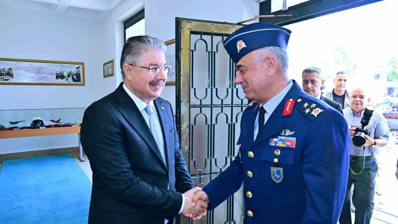 Muharip hava kuvveti ve garnizon komutanı Erdoğan Gür’den vali Erdinç Yılmaz’a nezaket ziyareti