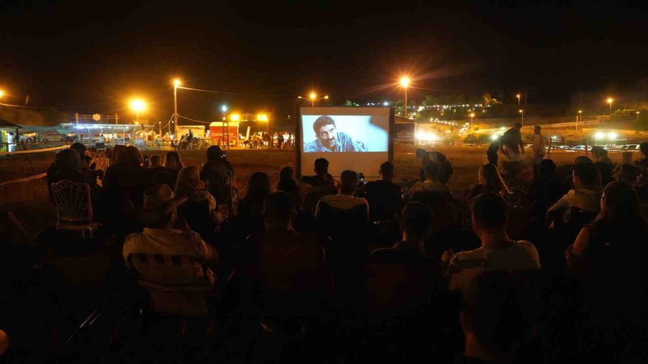 Murat köprüsü'nde yaz akşamı sineması ve at gösterileri