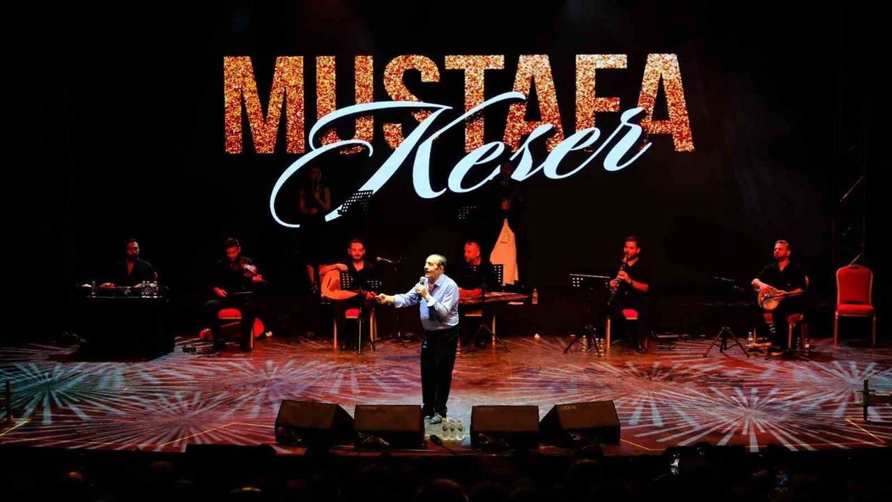 mustafa keser bursa'da müzik ve kahkaha dolu bir gece sundu