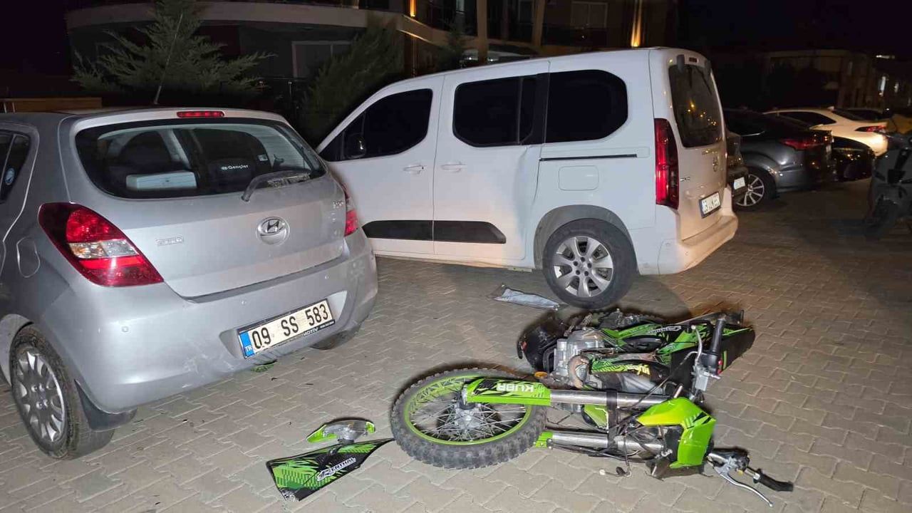 Nazilli'de gece trafiği kazaya dönüştü: motosiklet otoparka savruldu, 2 yaralı