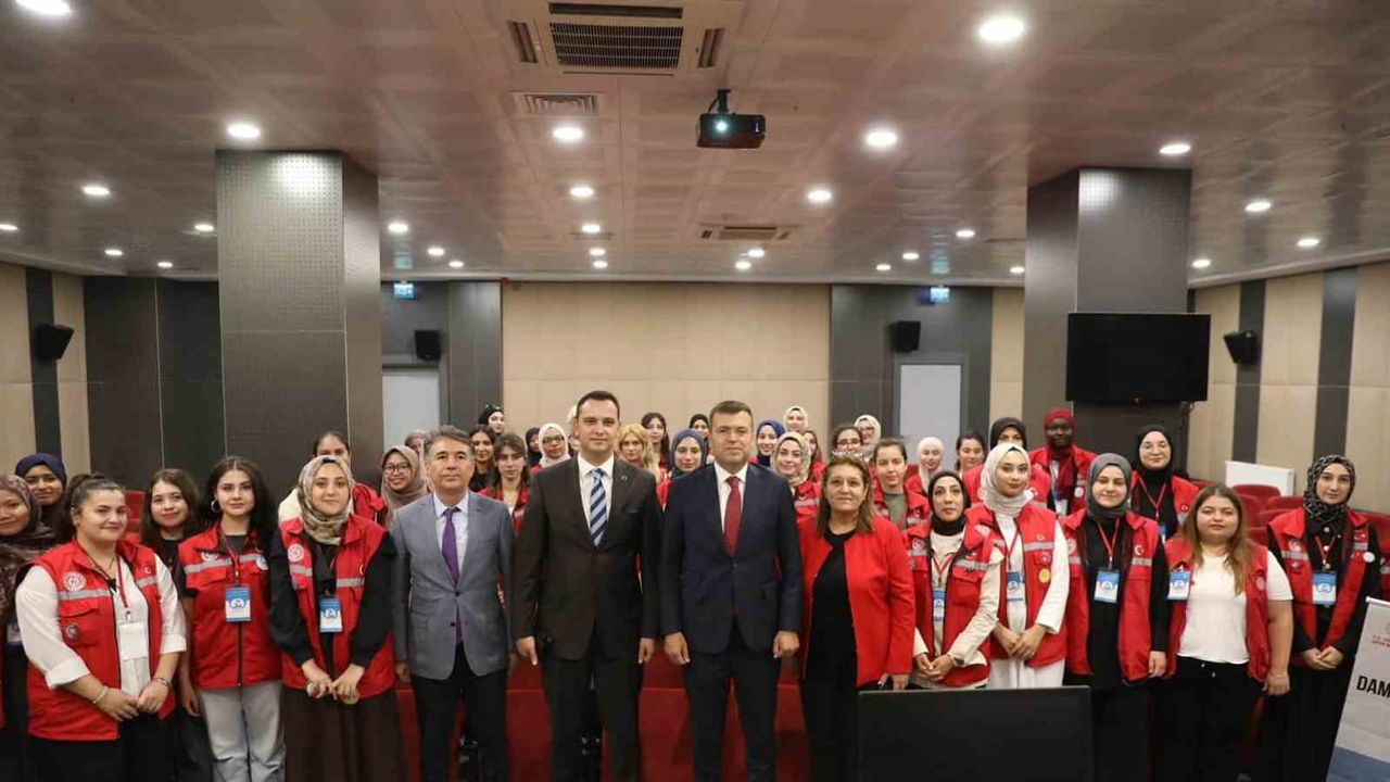 Niğde birlikte öğreniyor: Damla Gönüllülük Hareketi gençleri valilikte buluştu