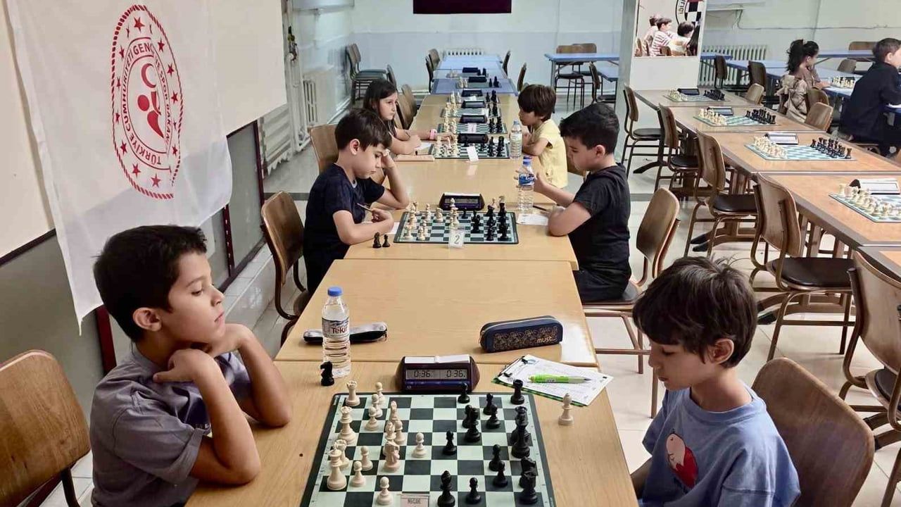 Niğde'de 30 ağustos coşkusu satrançta kazananları belirledi