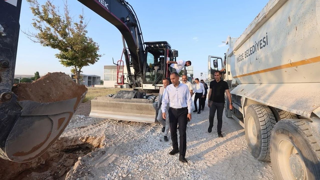 Niğde'de ulaşım atağı: İlhanlı Mahallesi'nde yollar yenileniyor