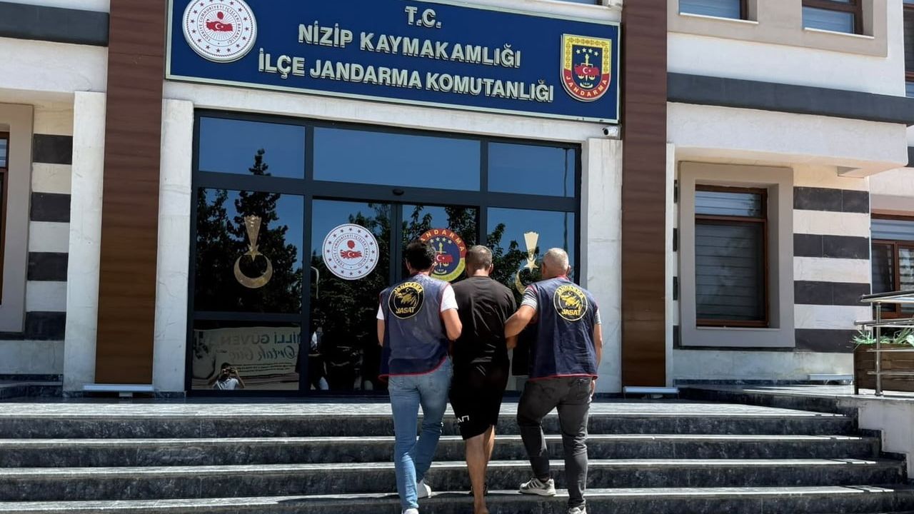Nizip'te jandarma operasyonuyla kesinleşmiş 20 yıl cezası bulunan şüpheli tutuklandı