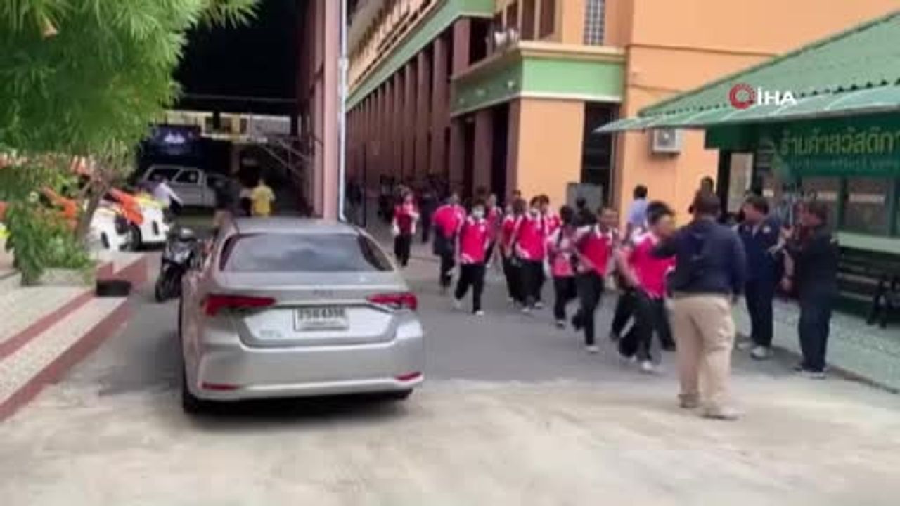 Nonthaburi'de öğrenci önce evde iki akrabasını öldürdü sonra okula silahla gitti