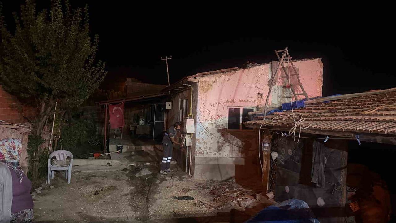 Ocakta unutulan yemek müstakil evi kullanılmaz hale getirdi