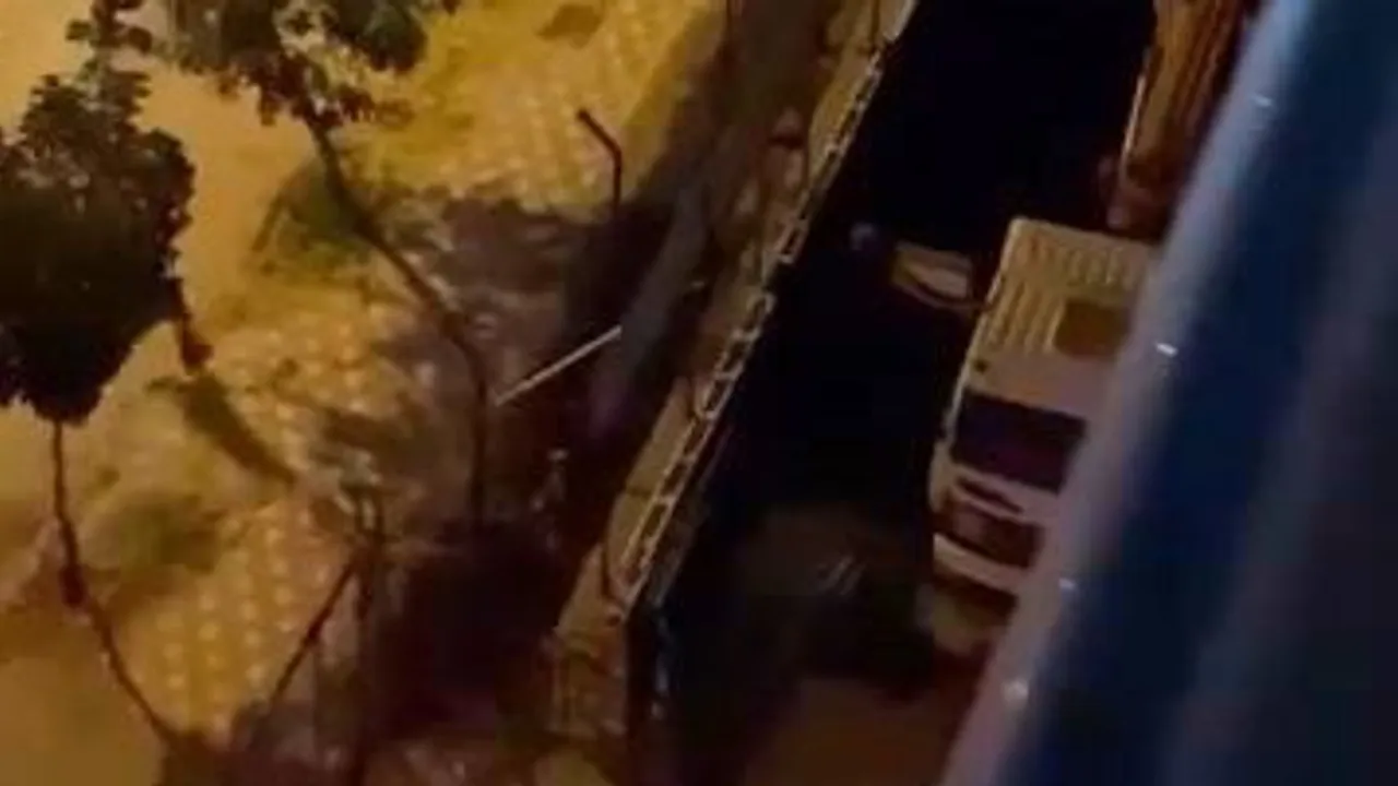 Öfkeli sürücü havaya ateş açtı; Polis Özel Harekat ekipleri yaklaşınca silahını bıraktı