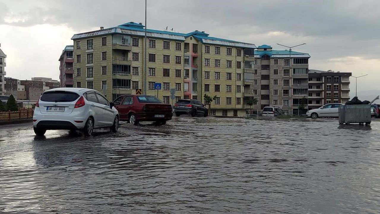 Öğleden sonra Erzurum ve Ardahan'da ani sel riski ve kuvvetli sağanak uyarısı