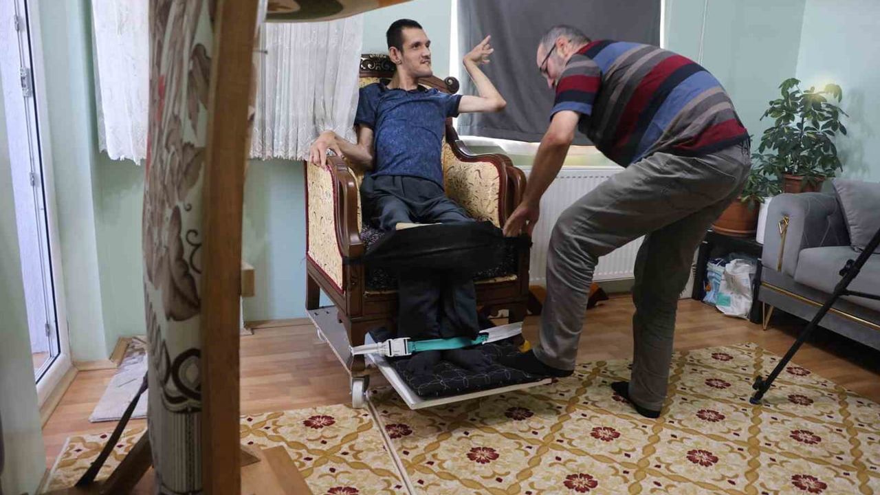 Oğlunun her anına adanmış hayat: bir babanın ömür boyu bakımı