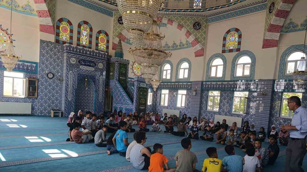 Öğrencilere Hazret-i Peygamber'in örnek hayatı anlatıldı