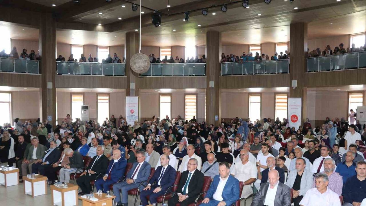 Oltu'da hafızlık eğitimini tamamlayan 54 kişiye icazet verildi