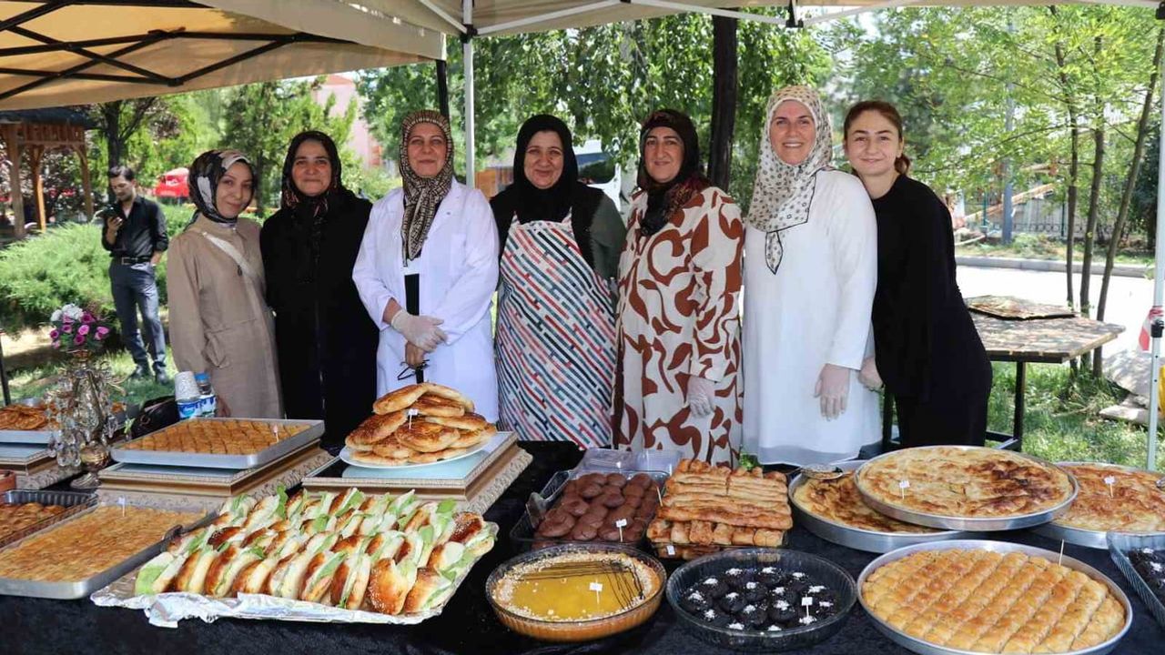 Oltu'da kursiyerlerin yıl boyu emeği sergide hayat buldu