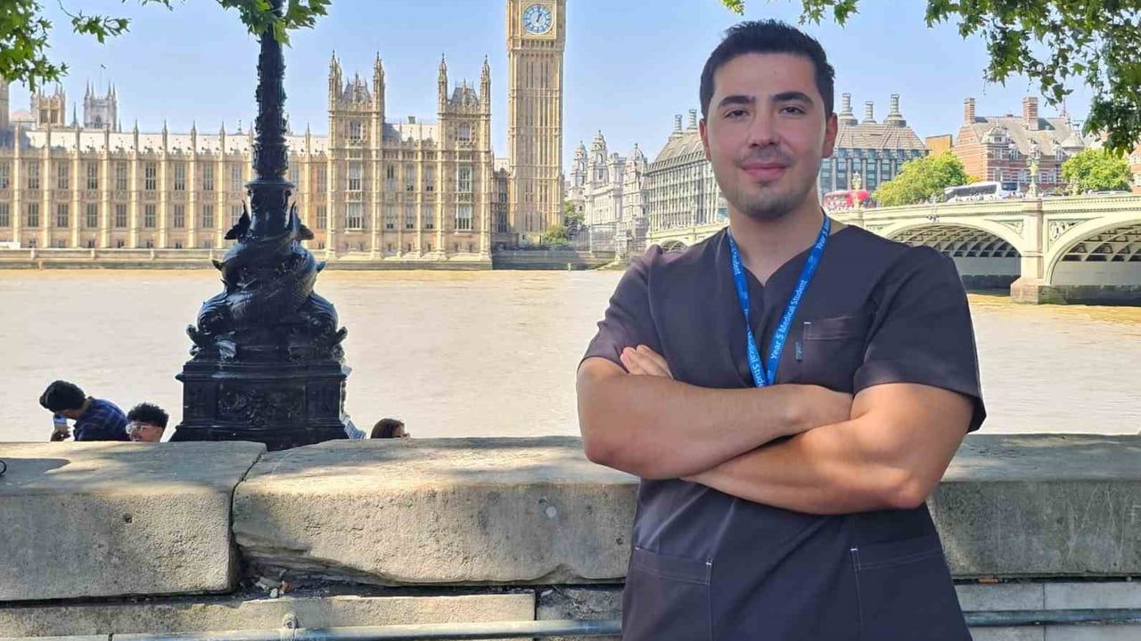 Omü'lü stajyer doktor St. Thomas Hastanesi'nde rekonstrüktif cerrahi deneyimi kazandı
