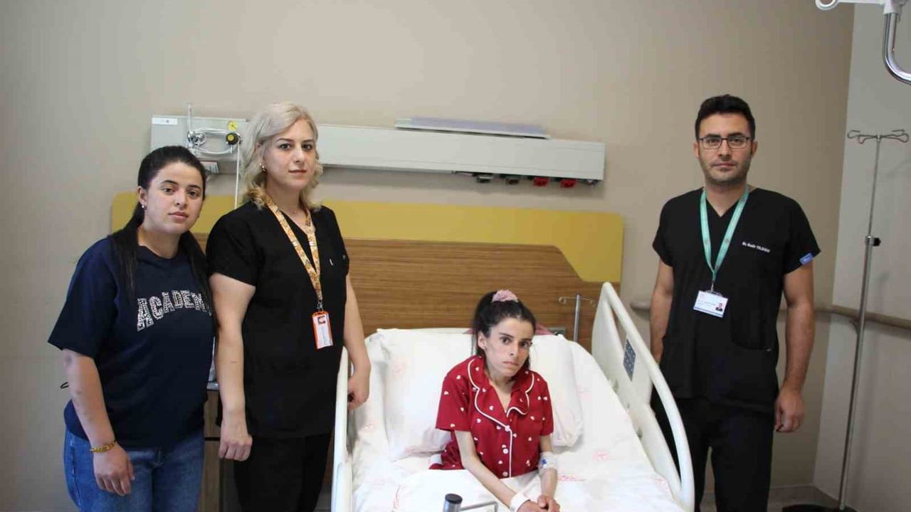Omurga eğriliği olan hastaya supin ultra-mini pnl ile böbrek taşları alındı