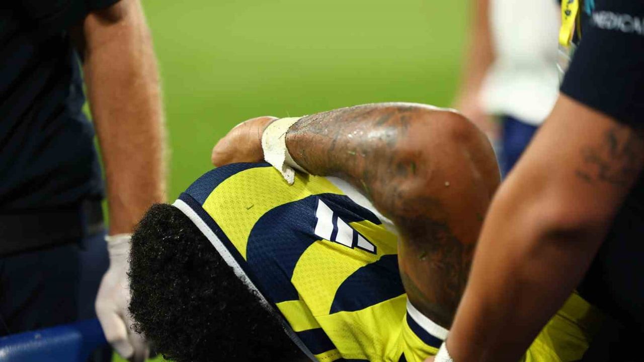 Oosterwolde'nin erken sakatlanması Fenerbahçe kadrosunu etkiledi