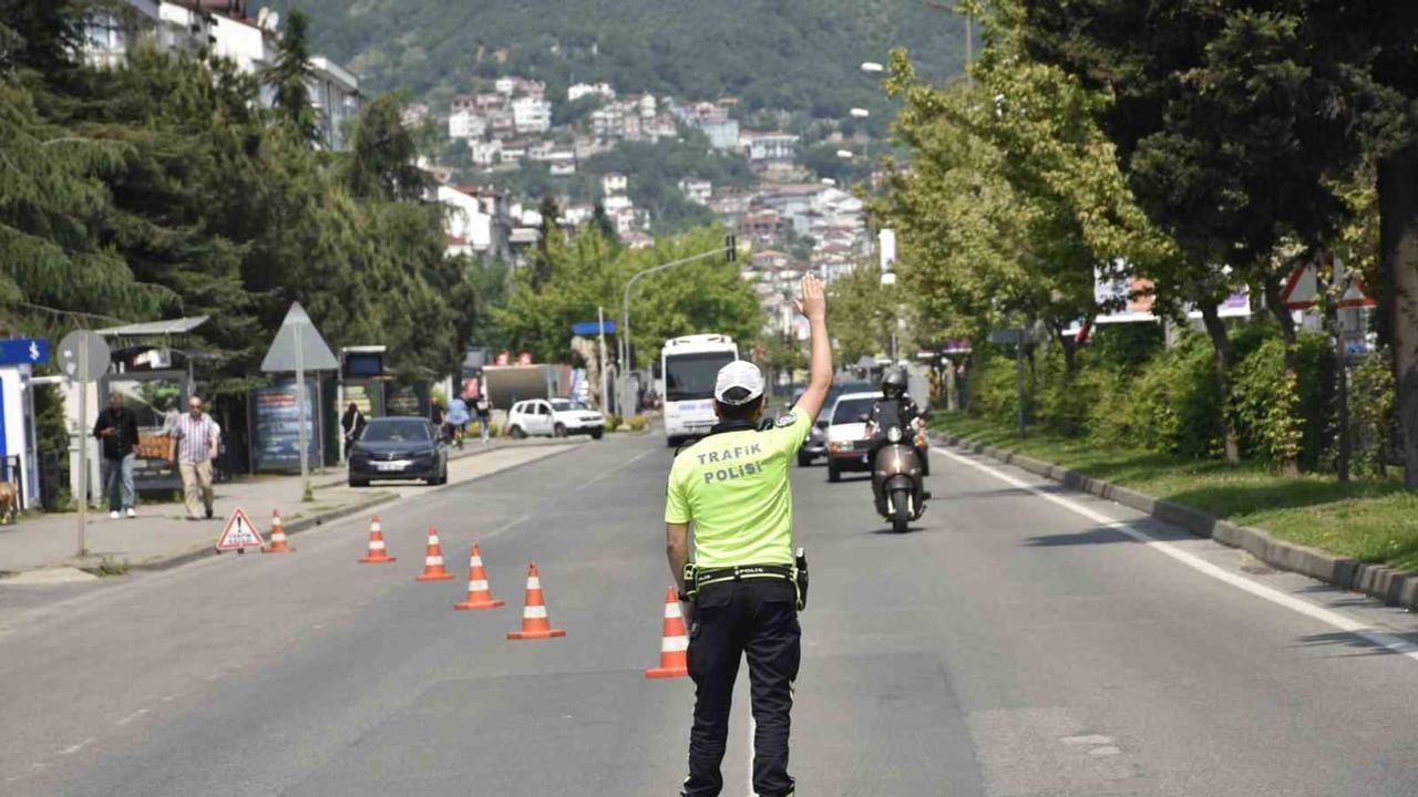 ordu'da trafik denetimleri: 16 bin 355 araç kontrol edildi, hız ve kemer ihlalleri öne çıktı