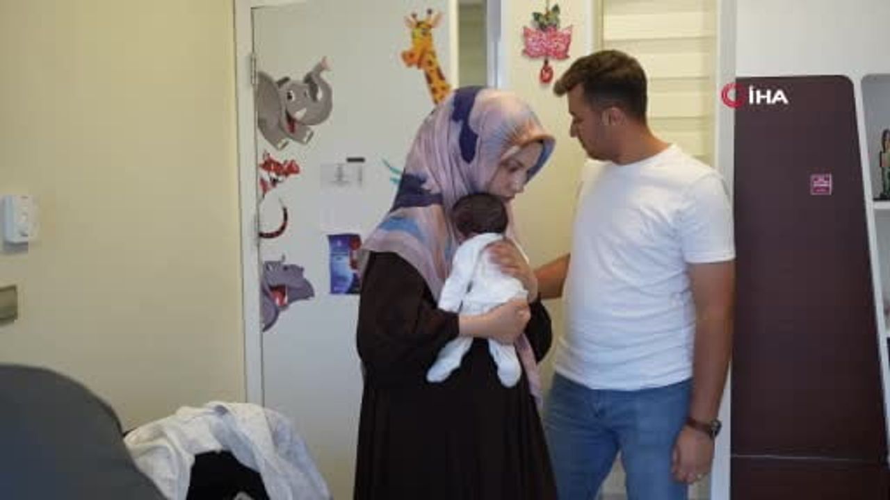 Organları dışarıda doğan bebek Samsun'da hayata tutundu
