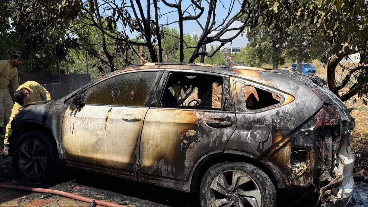 Orman ekiplerinin dikkati son anda müdahale ettirdi: park halindeki otomobil kullanılamaz hale geldi