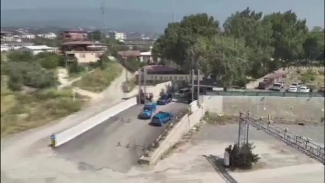 Orman içinde gizlenen kenevir tarlası jandarmaya takıldı