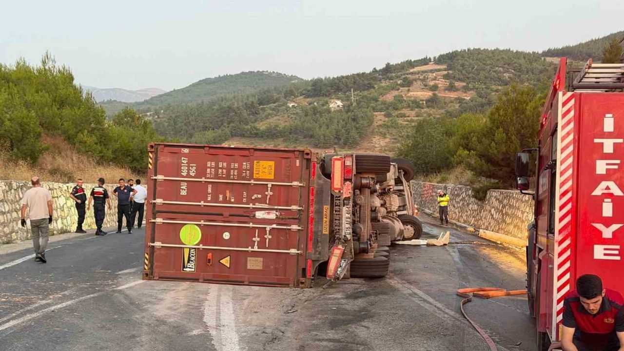 Osmaneli'de iki tırın çarpışması sonucu sürücü yaralandı
