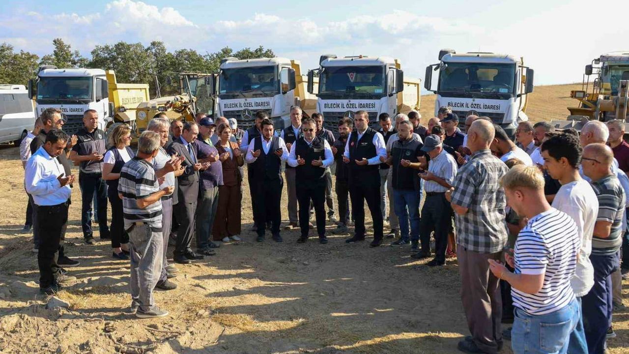 Osmaneli'de Sarıyazı-Benli-Ağlan grup yolu sıcak asfalta hazırlanıyor